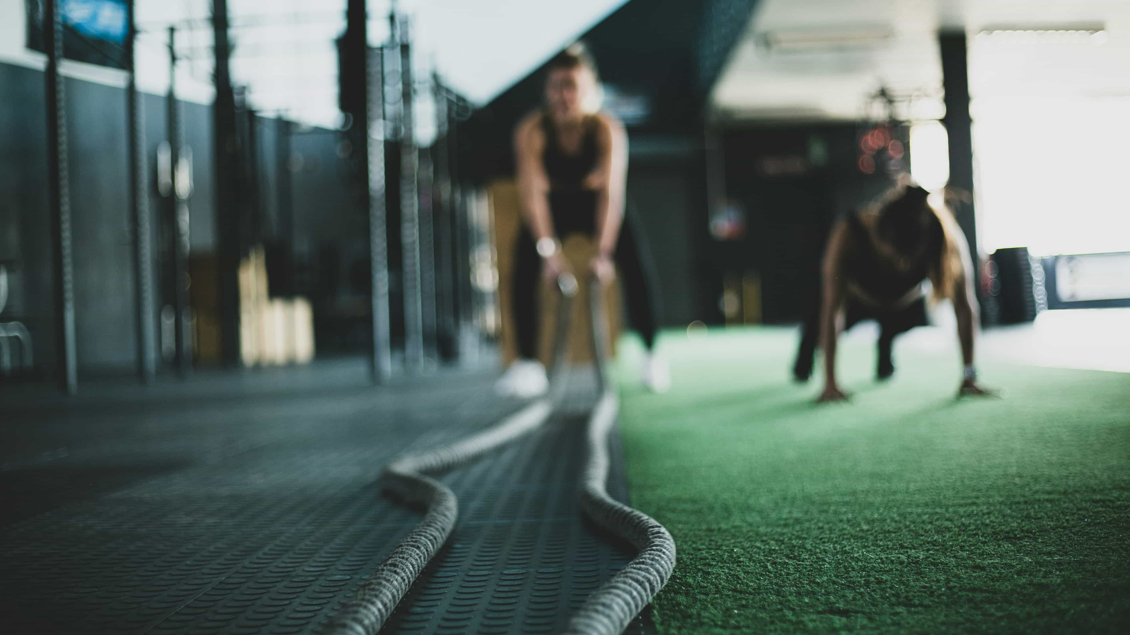 Sensación de tener un cuerpo más fuerte y estable gracias al entrenamiento de fuerza con mi edad.